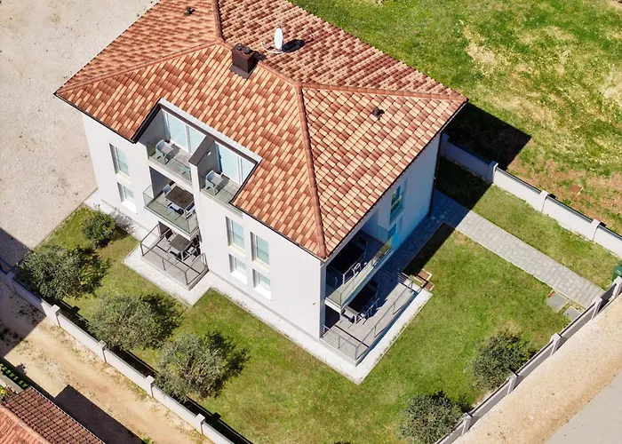 Apartments Villa Navi