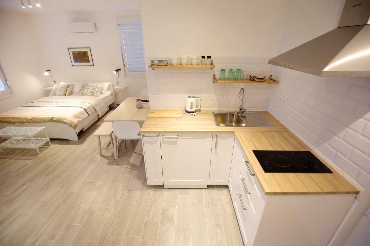 Apartament Navi *