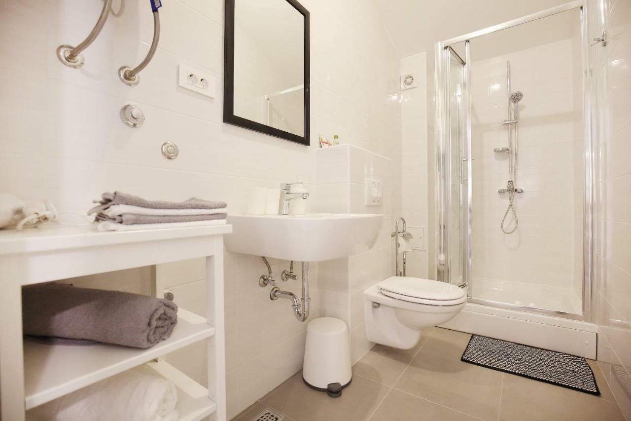 Apartament Navi *