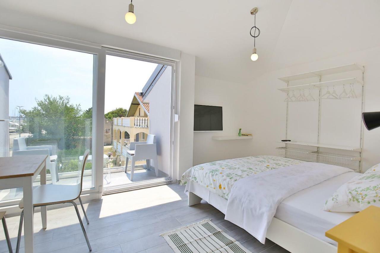 Apartament Navi *